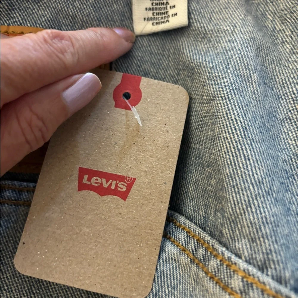 Men's Levi’s Light Blue Denim Jacket with Gray Hoodie Sleeves Sz Med NWT